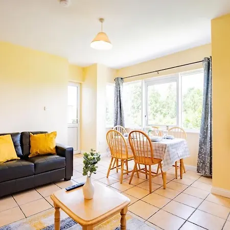 54 - Large Three Bed With Parking Apartment