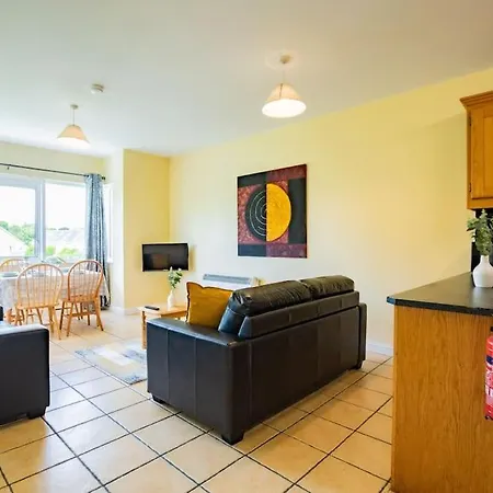 54 - Large Three Bed With Parking *